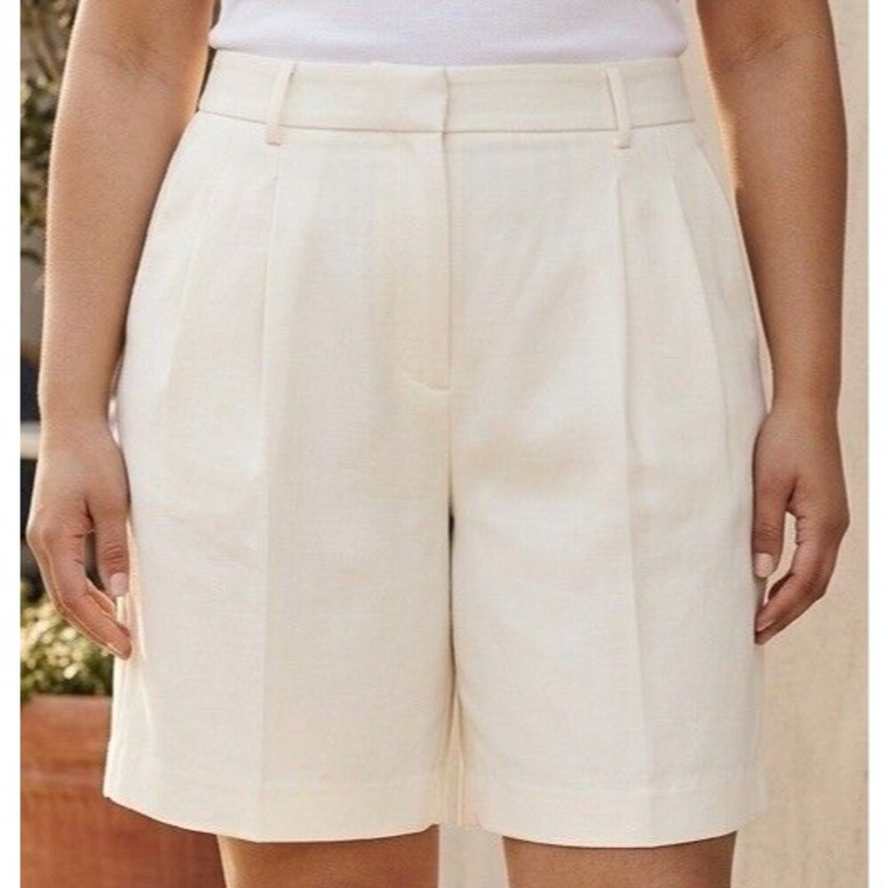 Banana Republic NWT Off White Pleated High Waist Trouser Shorts Women's Size 18